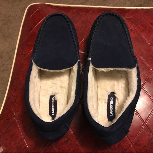 NWOT Women's Lands End Fuzzy Lined Suede Moccasin Slippers - Picture 1 of 5